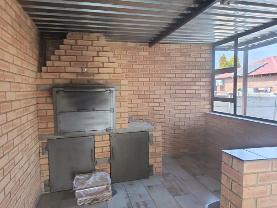 3 Bedroom Property for Sale in Waterval East North West